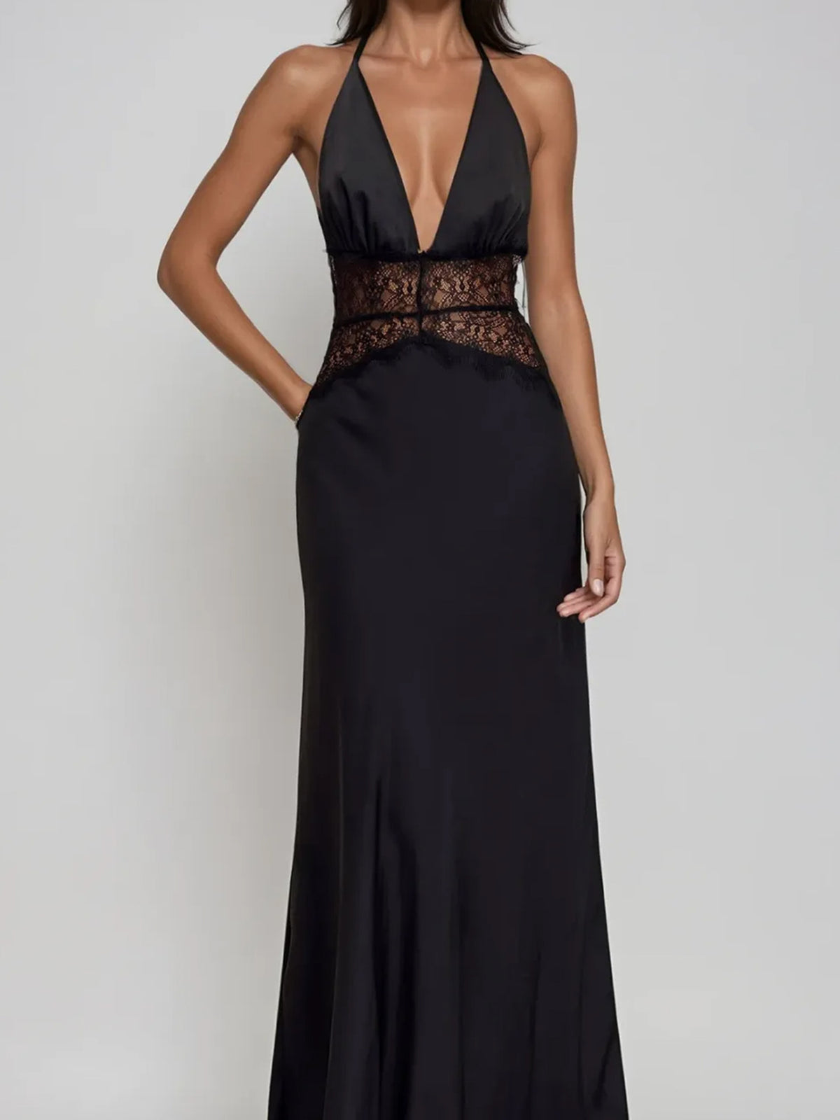 Vestido Largo Satinado con Cuello Halter